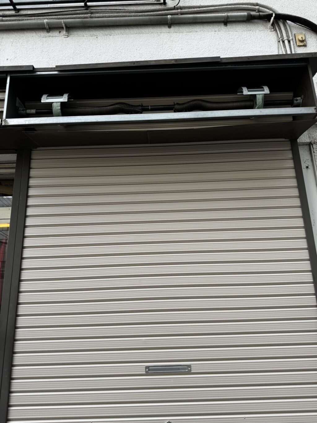 古いシャッターのポスト部分修理（新聞受け修復対応）の修理事例
