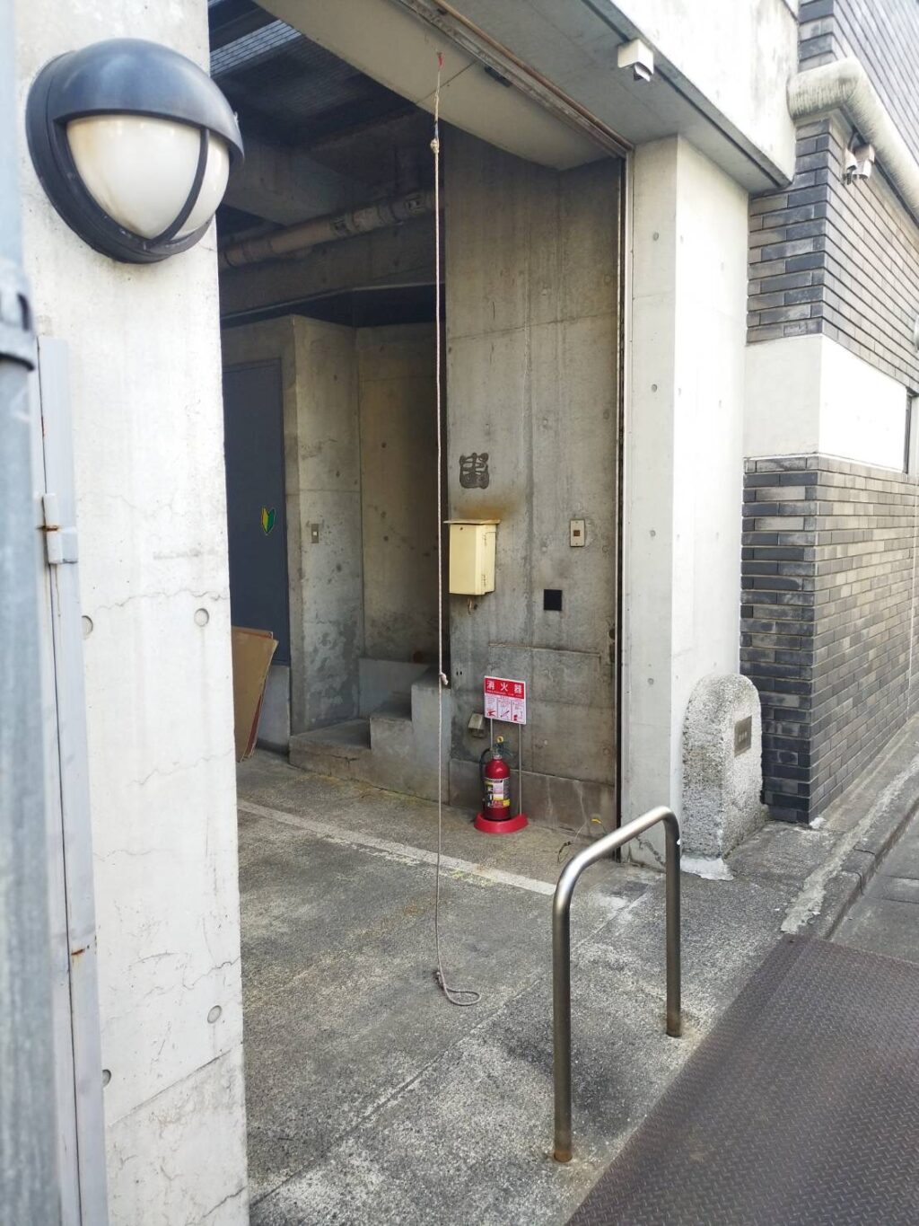 車庫シャッター修理工事のご依頼｜文化シャッターの修理事例