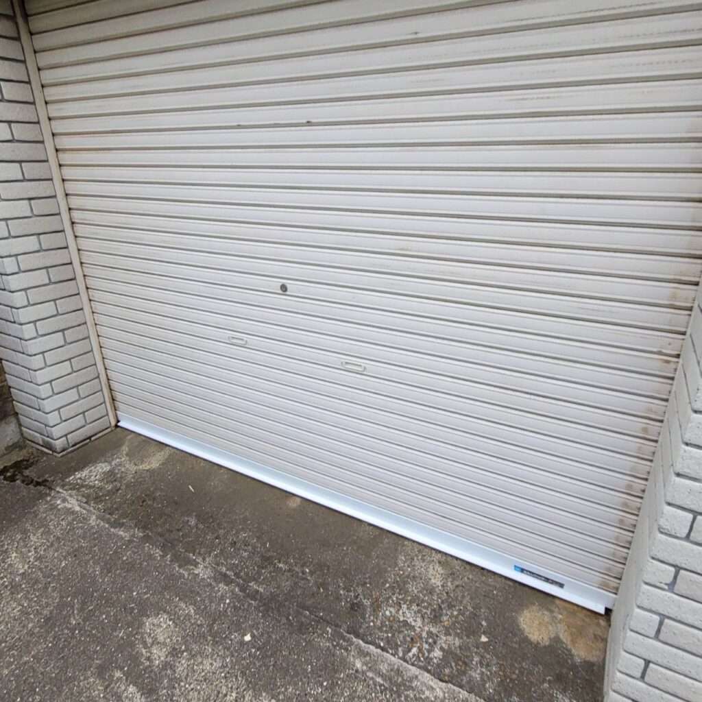 手動シャッター スプリングシャフト交換工事完了の修理事例