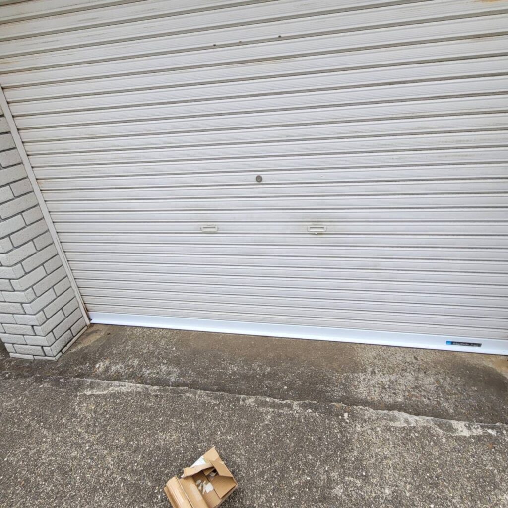 車庫・倉庫シャッター修理｜中柱補修工事｜三和シャッターの修理事例