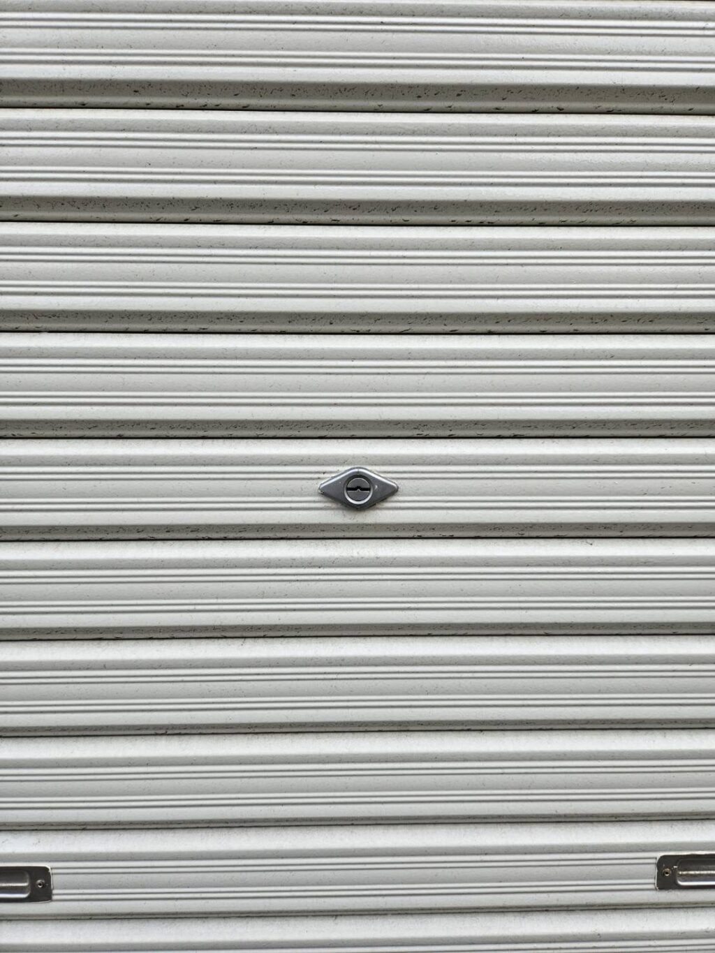 マンション入口手動シャッターの鍵交換の修理事例