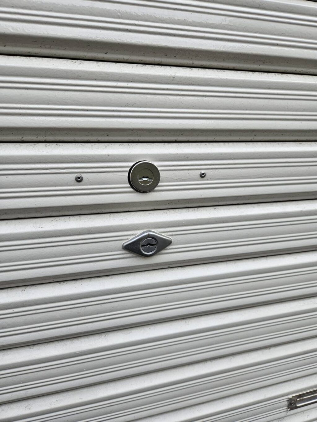 佐々木シャッター製車庫シャッターの鍵交換の修理事例