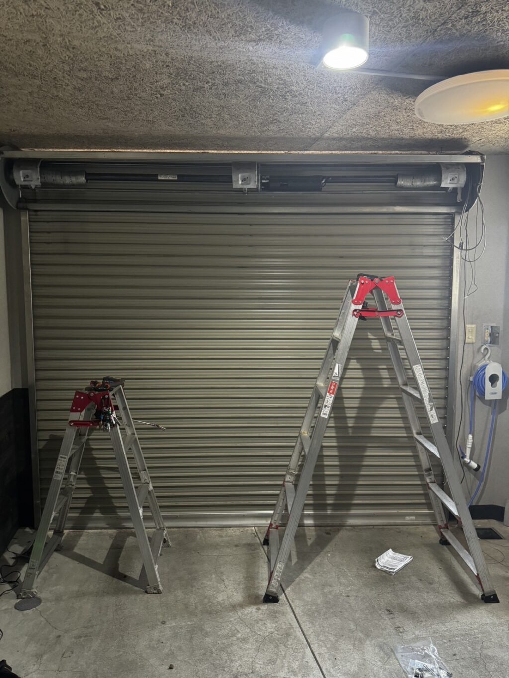 車庫手動シャッターを電動軽量タイプに交換の修理事例