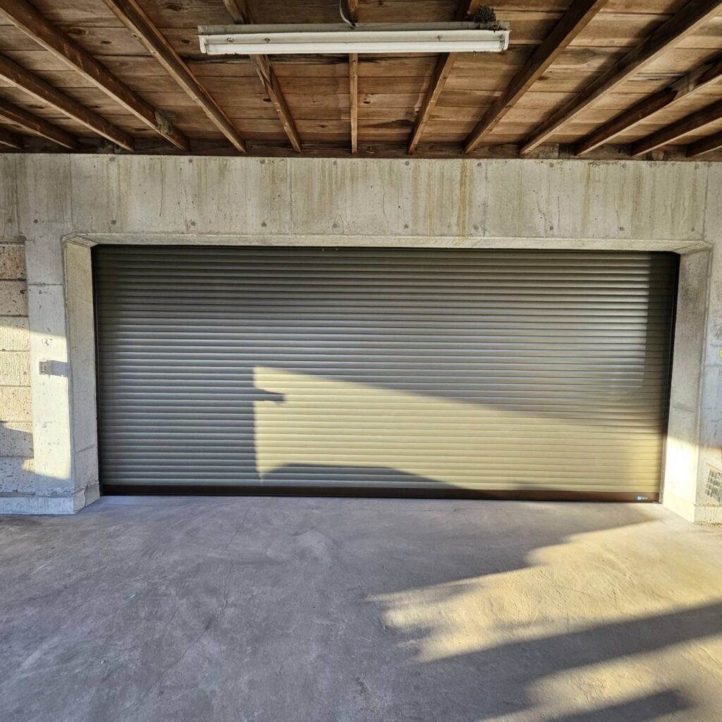 車庫電動シャッターの異音対応および交換見積のご案内の修理事例