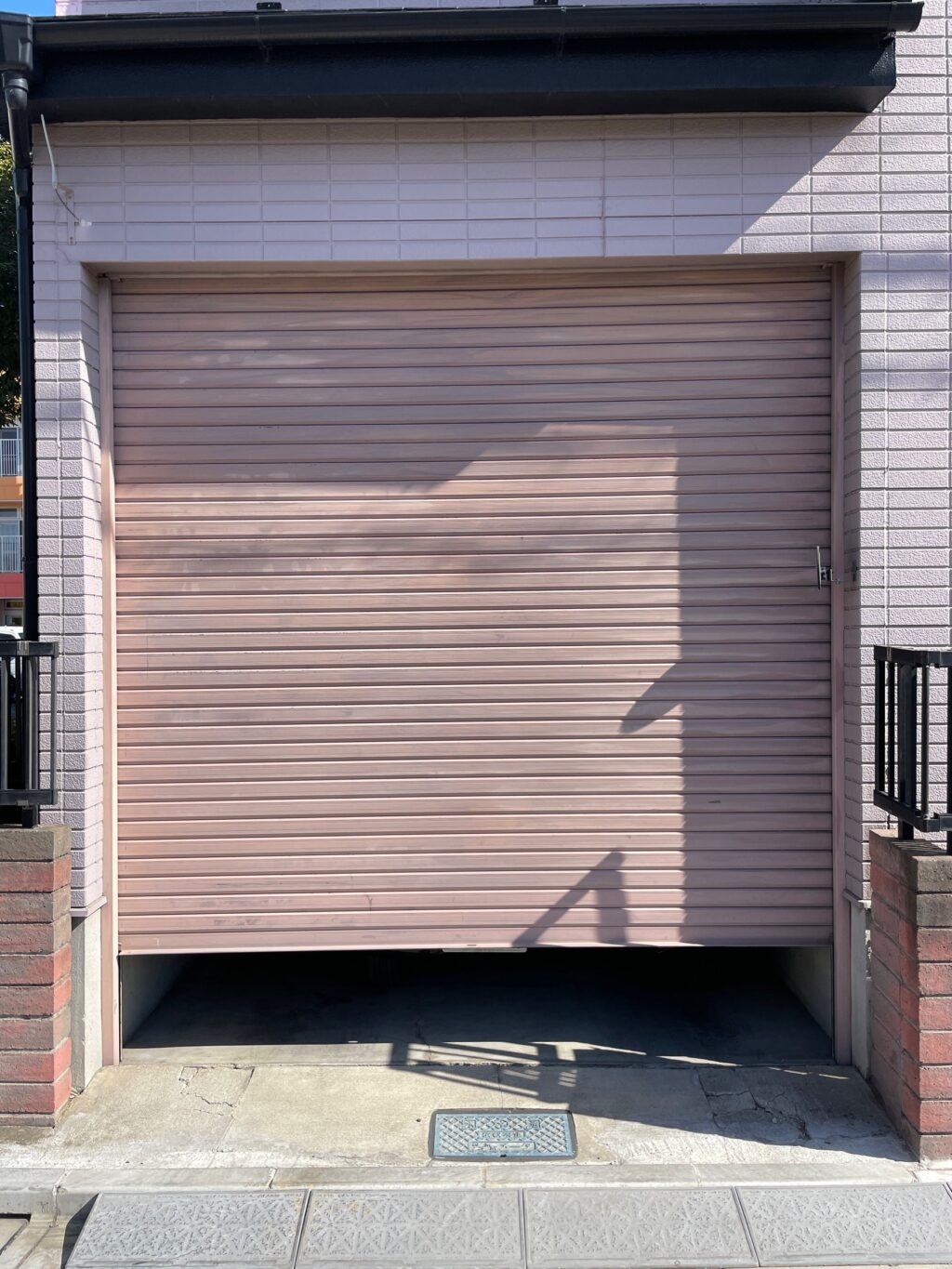 車庫手動シャッター修理調整の修理事例