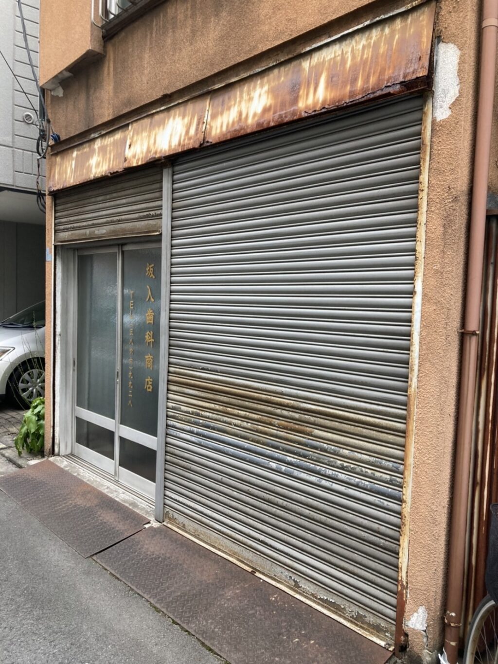 文化製店舗シャッターのレール調整の修理事例