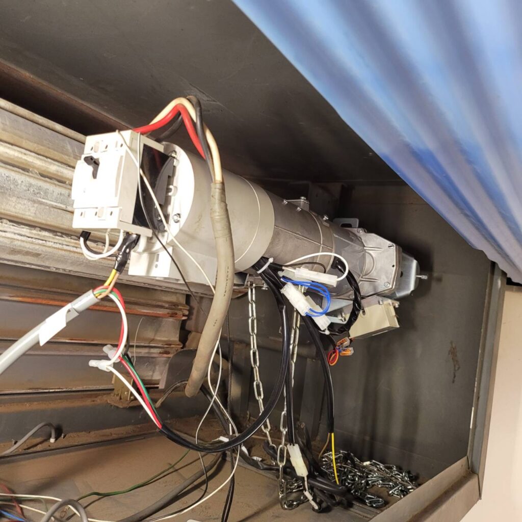 三和シャッター製電動タイプの開閉機・制御盤交換の修理事例