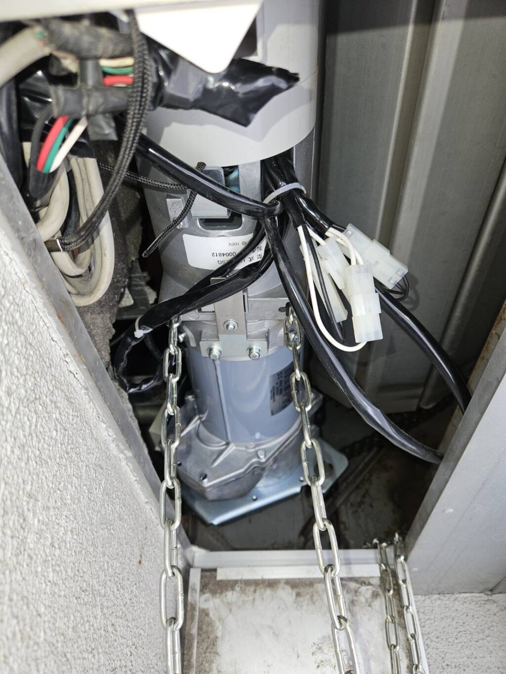 三和製窓シャッターの電動開閉機交換の修理事例