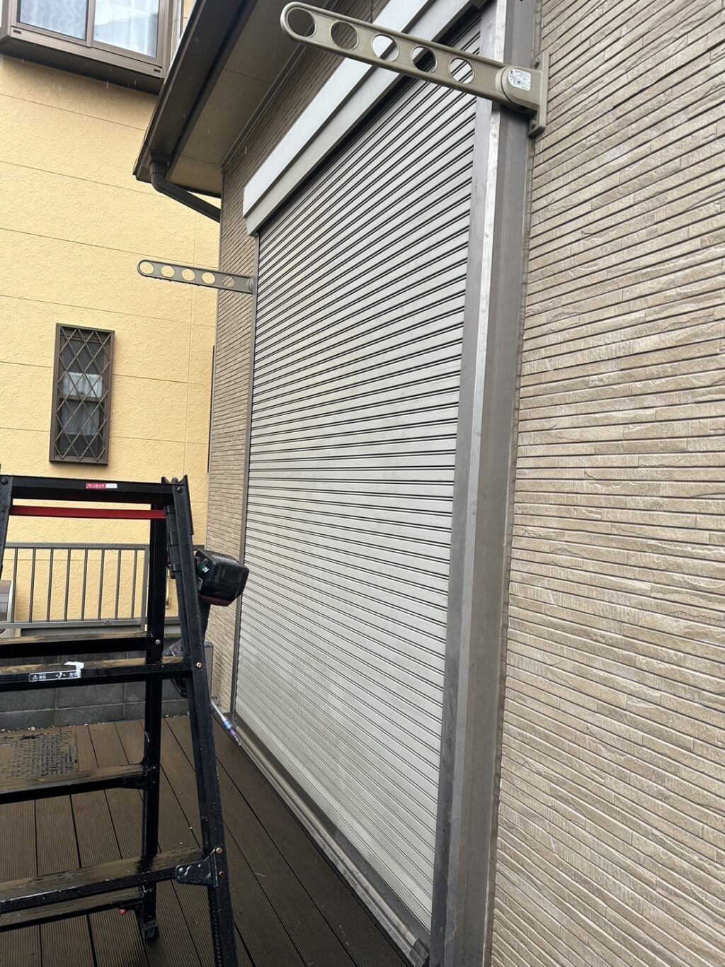 窓シャッター塗装後の不具合に伴う修理のご案内の修理事例