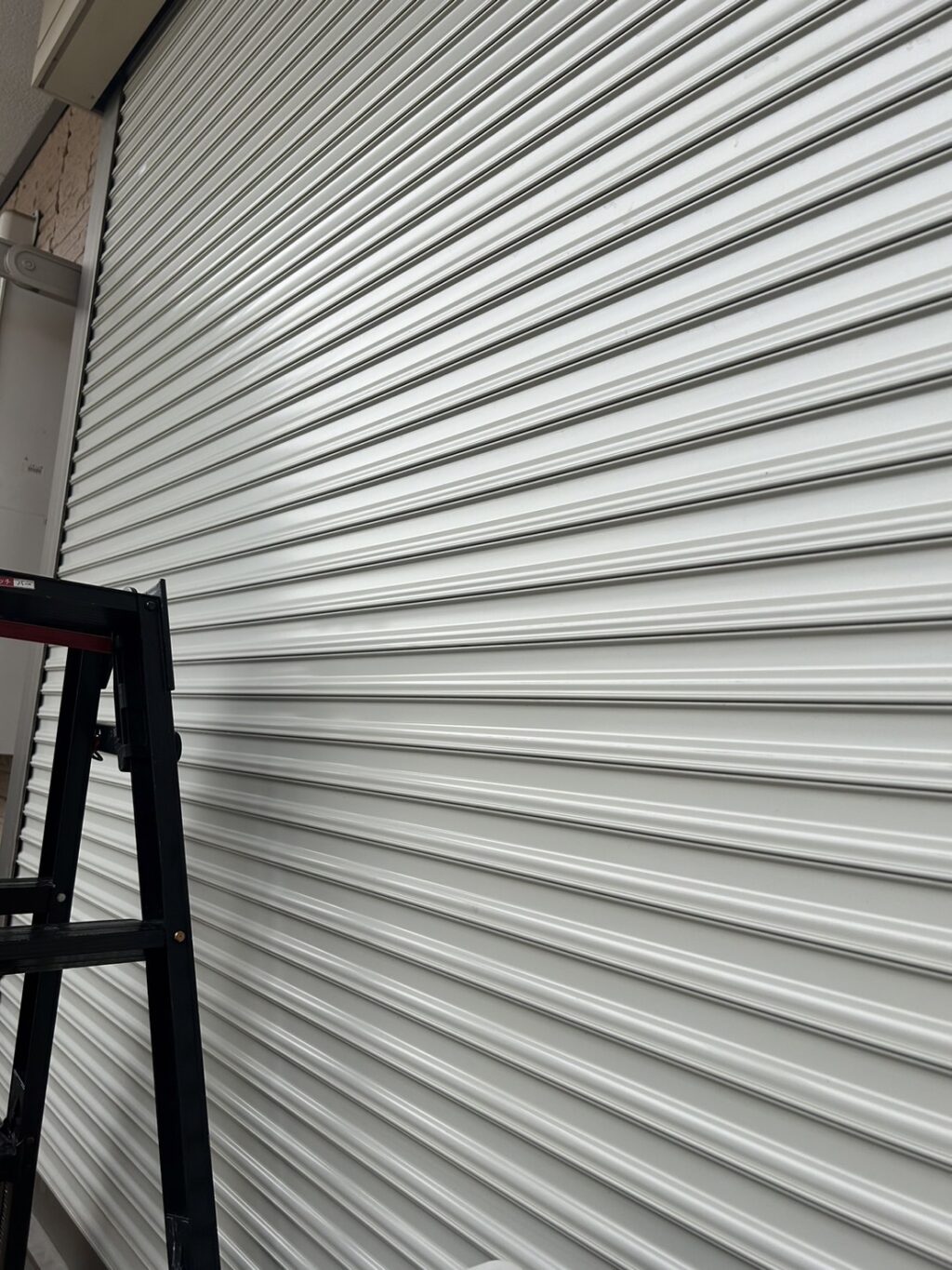 窓手動シャッターのスプリングシャフト・スラット交換の修理事例