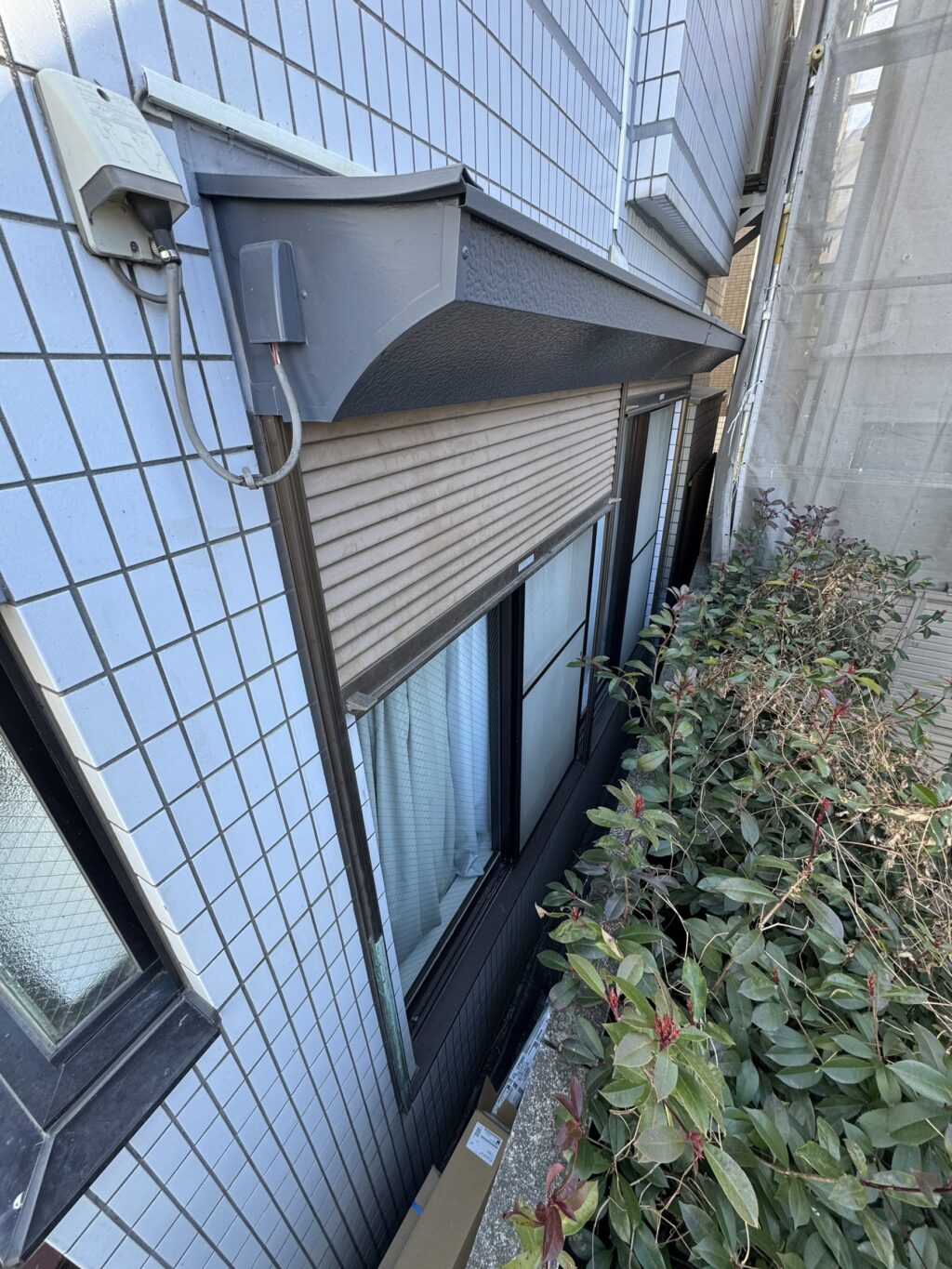 窓手動シャッター｜スラット外れの応急処置と今後の提案の修理事例