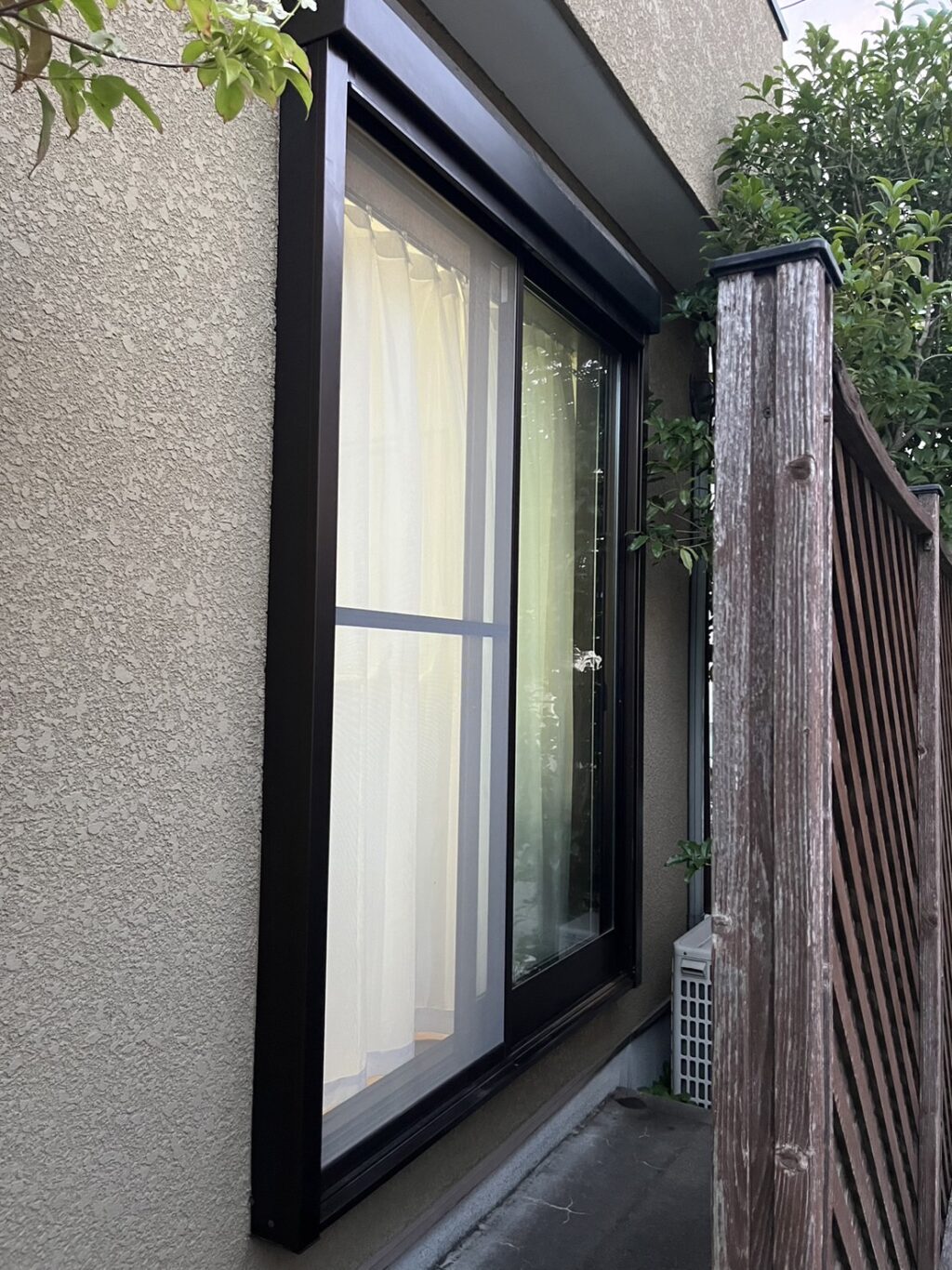 リビング雨戸シャッター修理対応の修理事例