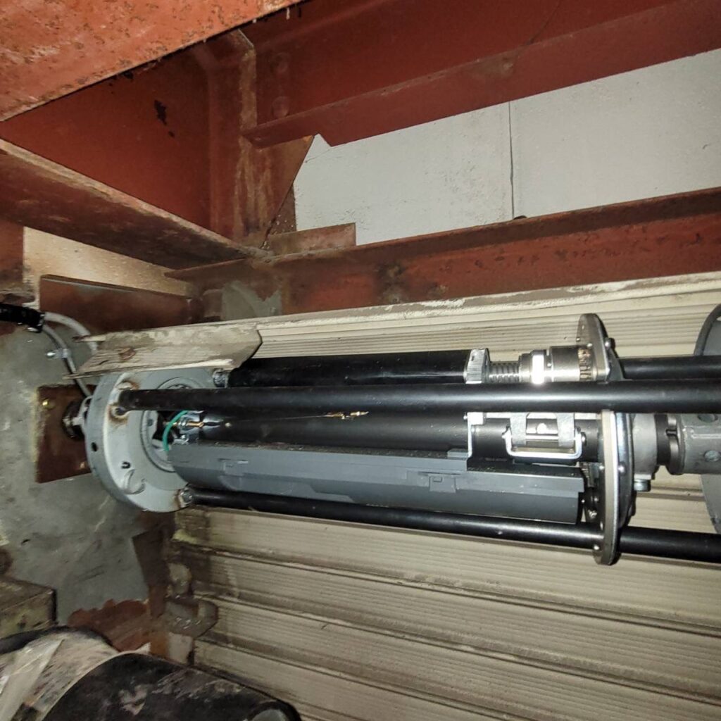 電動窓シャッターの開閉機一式交換の修理事例