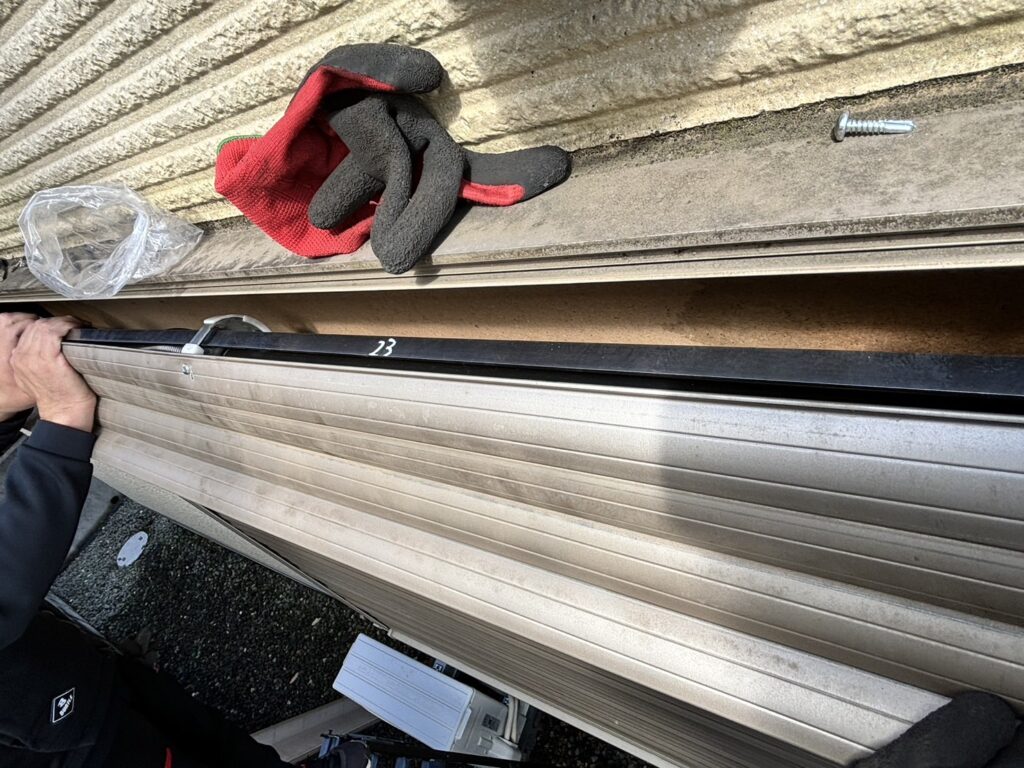 窓用電動シャッターの巻きだるみ修理の修理事例