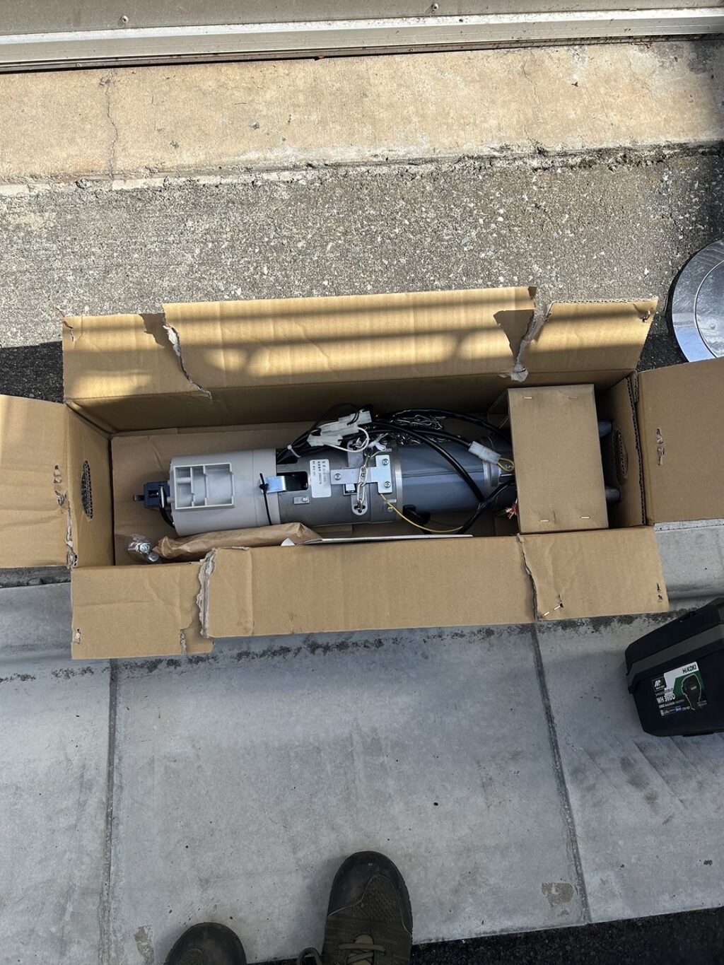 YKK AP製窓シャッターのモーター交換の修理事例