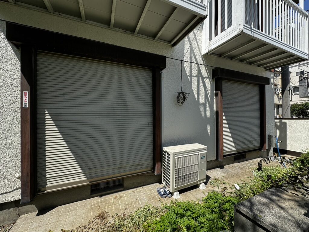 YKK製電動シャッター修理完了のご報告（リビング2台）の修理事例