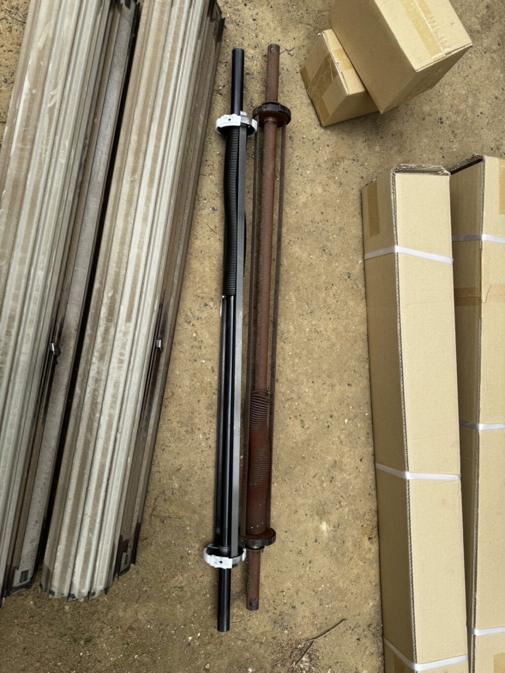 トステム製窓シャッターのシャフト・スラット交換の修理事例