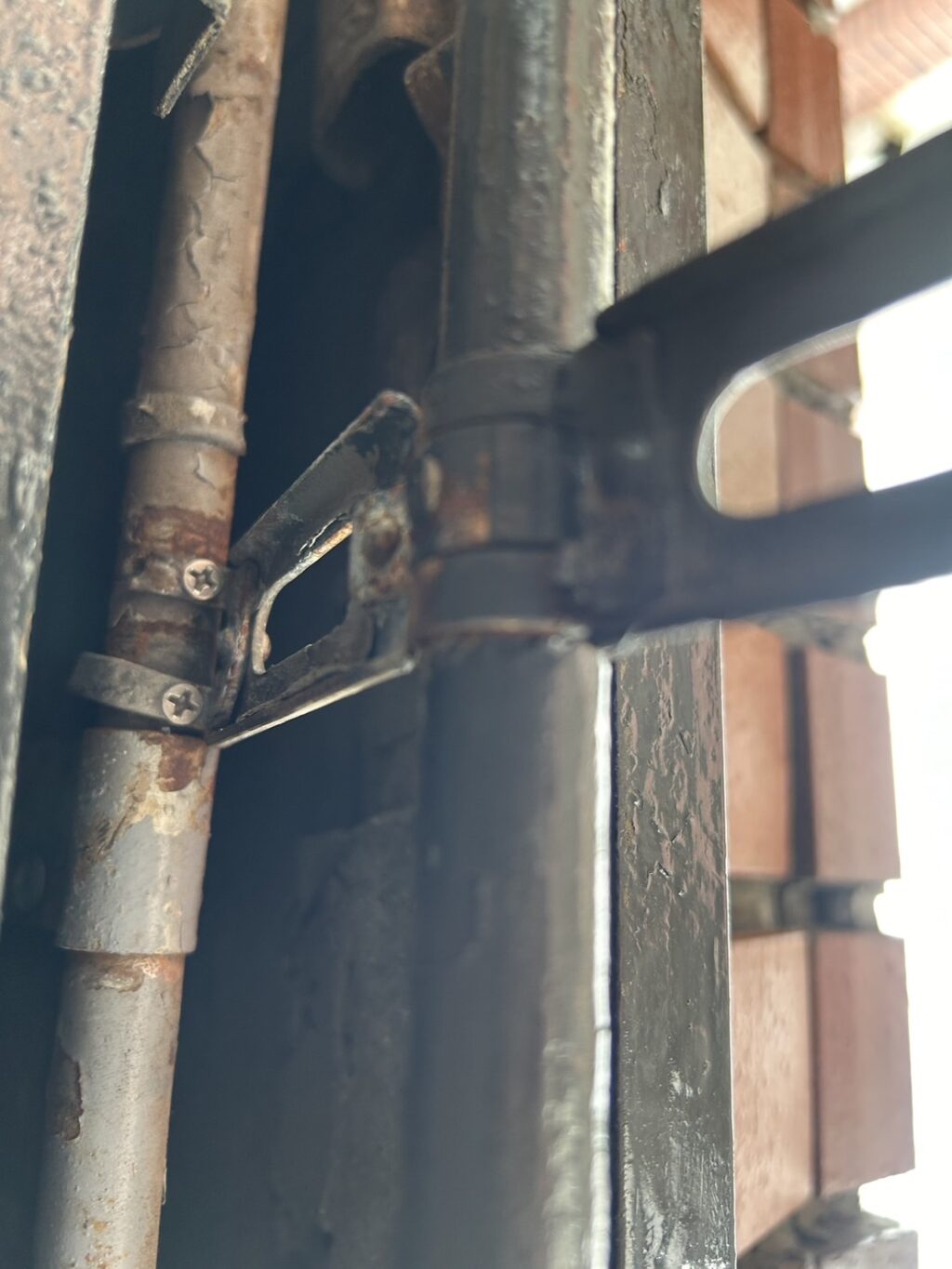 文化製軽量手動3連シャッターのスプリングシャフト交換の修理事例