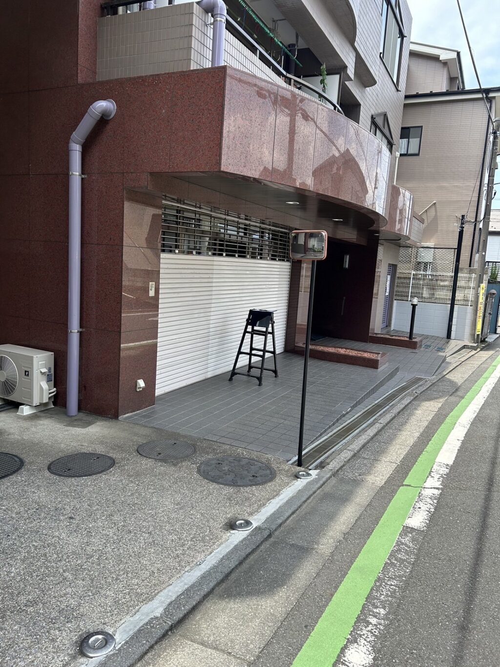 店舗入口スラット破損とガレージ電動不良の同時対応の修理事例