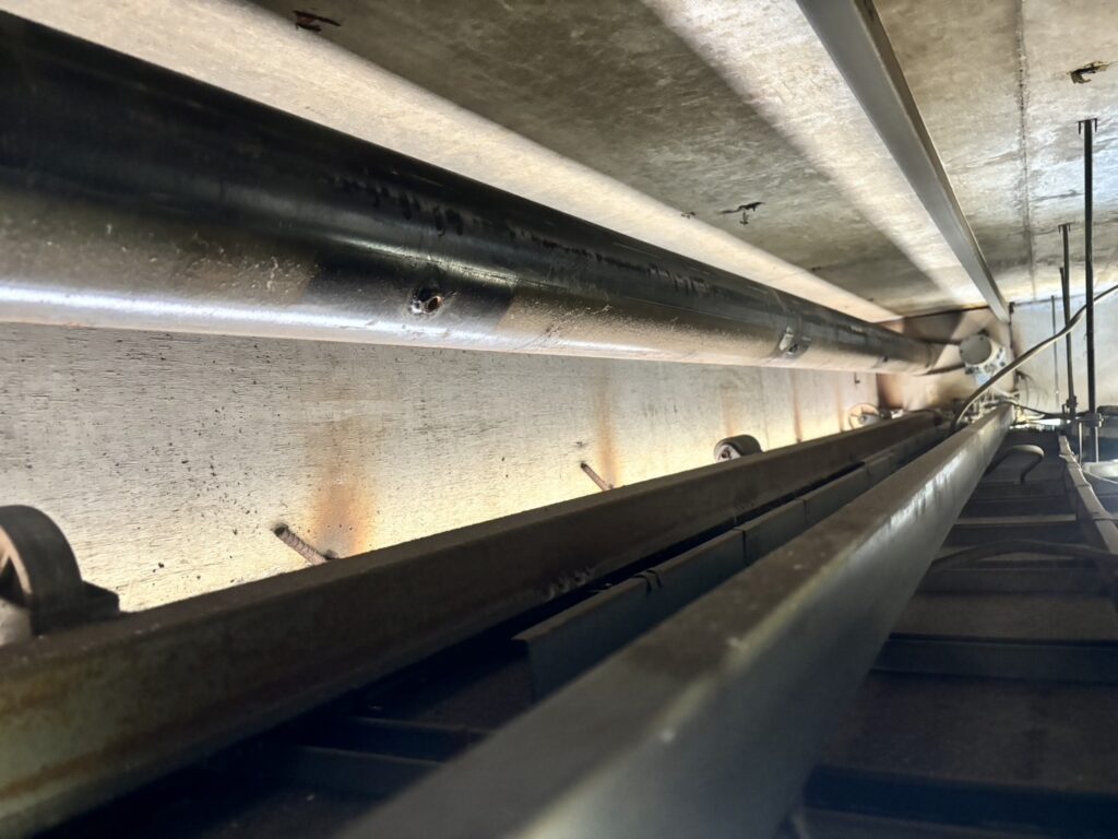 文化シャッター製車庫電動シャッターの開閉機・チェーン交換の修理事例