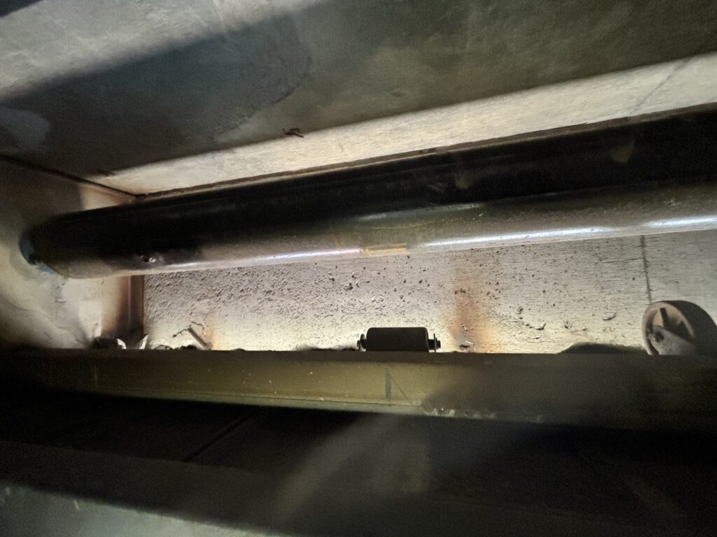 店舗3連手動シャッターのバネスラ交換工事の修理事例