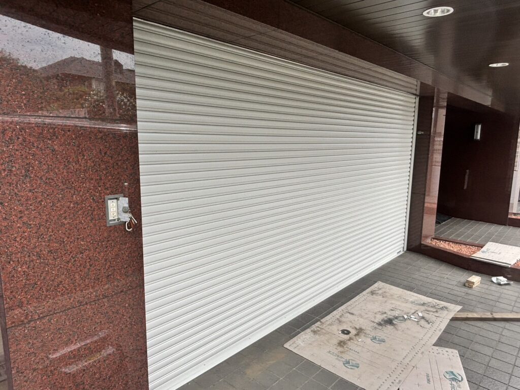 フジシャッター製店舗電動シャッターの開閉器交換の修理事例