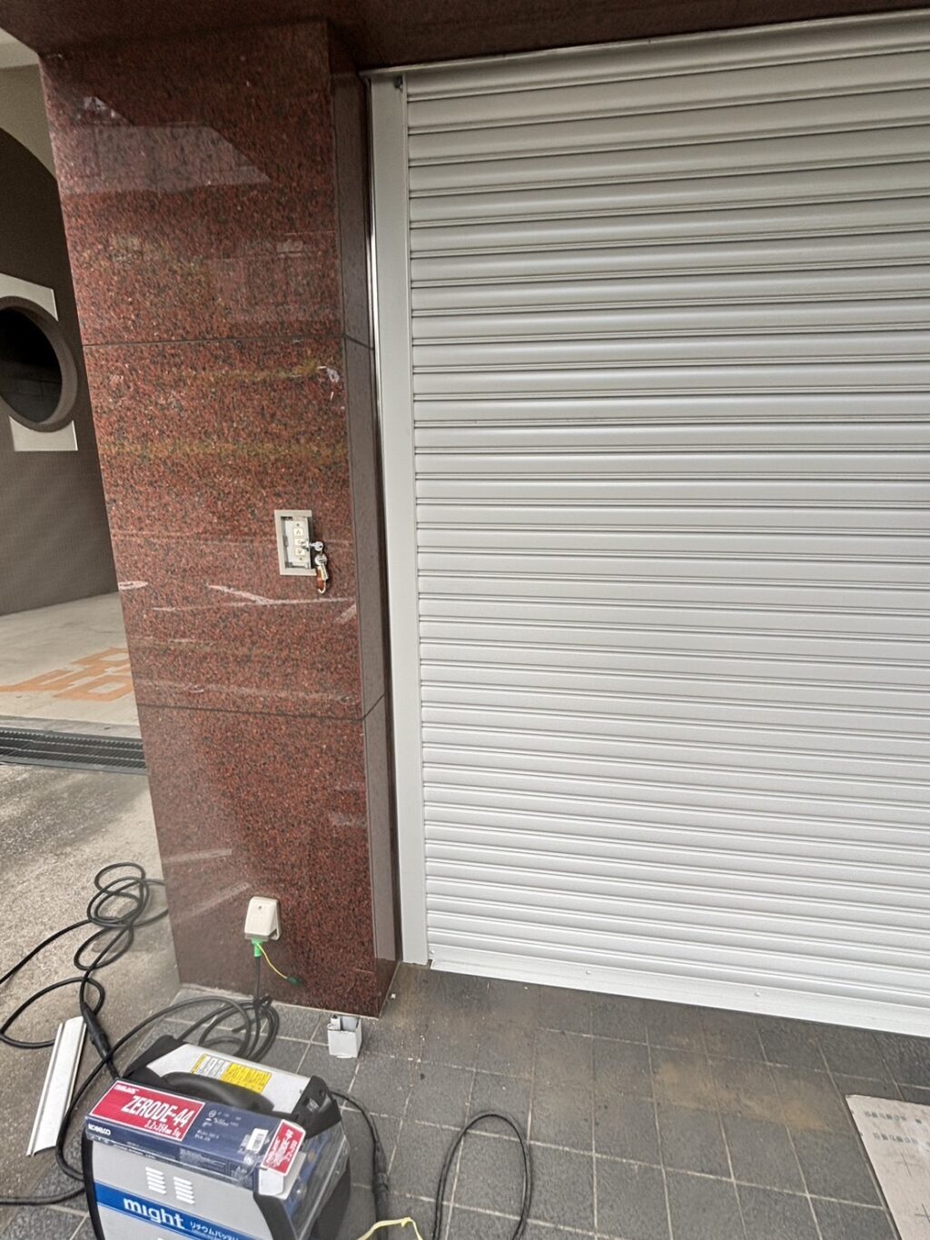 文化シャッター製 窓手動シャッターの不具合調整の修理事例