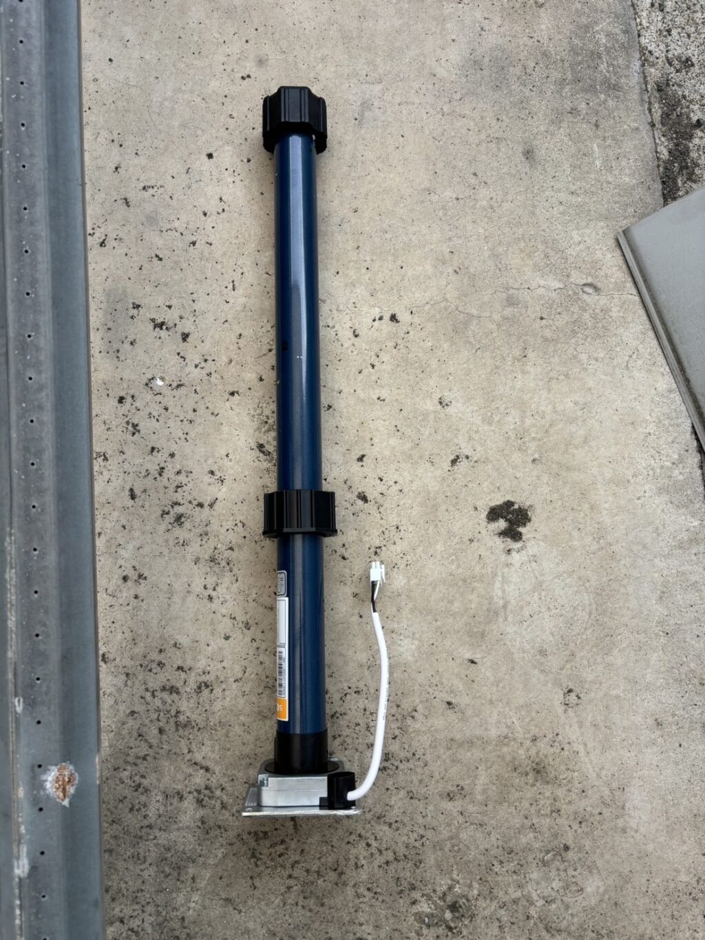 掃き出し窓の手動シャッターを中身ごと交換の修理事例