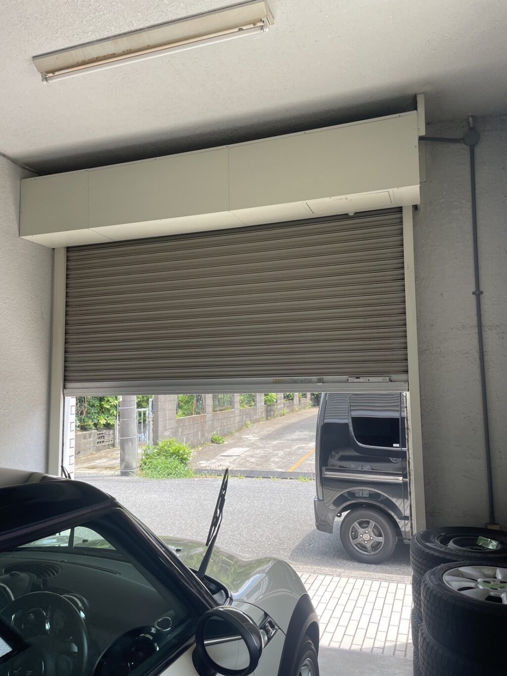 倉庫シャッターの中柱金具補修の修理事例