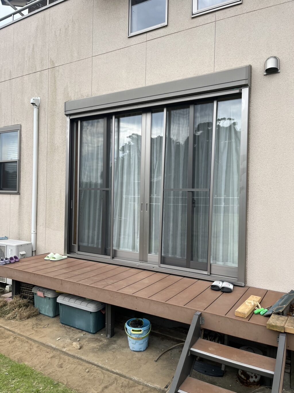 開閉機劣化で不安定な窓電動シャッターの復旧の修理事例