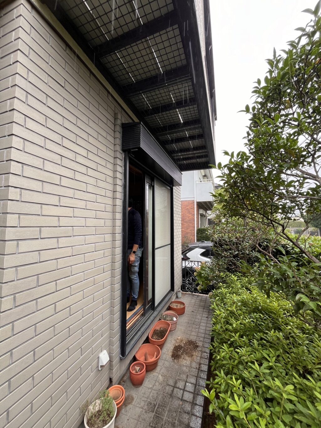 立山アルミ製窓手動シャッターの開錠・バネ調整の修理事例