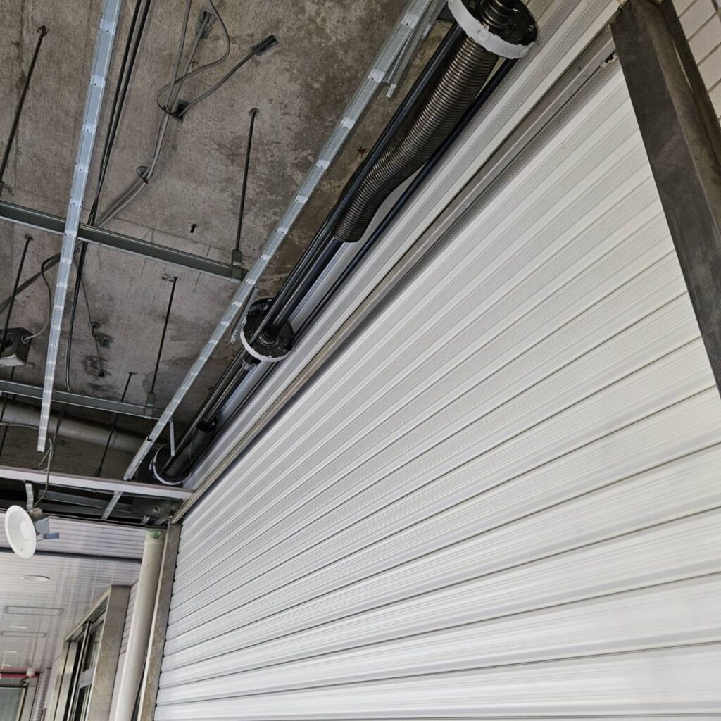 店舗手動シャッターの鍵不具合修繕の修理事例