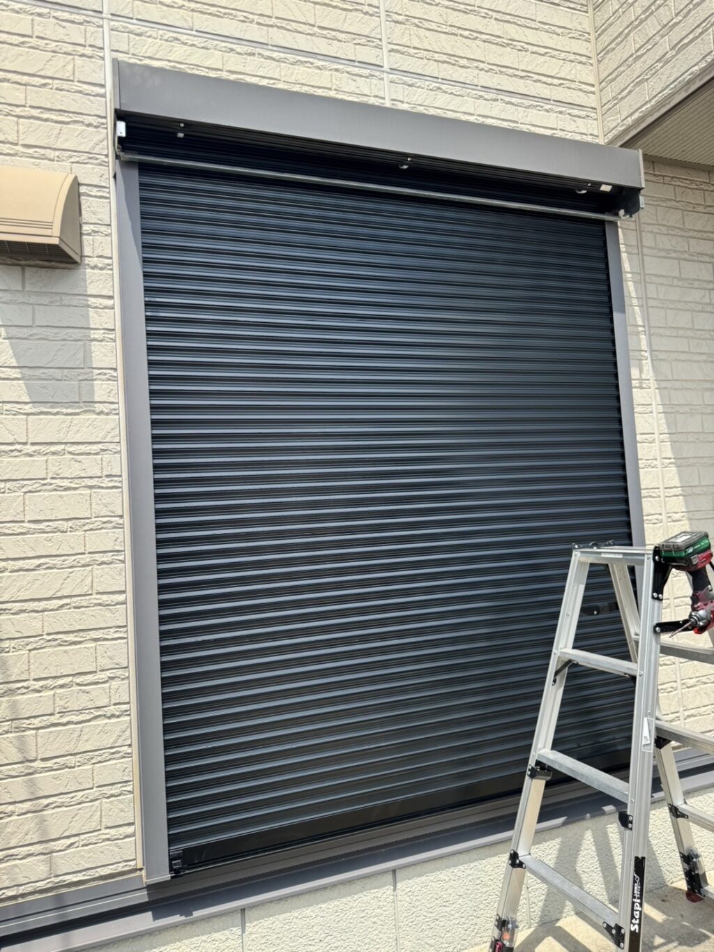 三和製店舗電動シャッターのスラット調整の修理事例