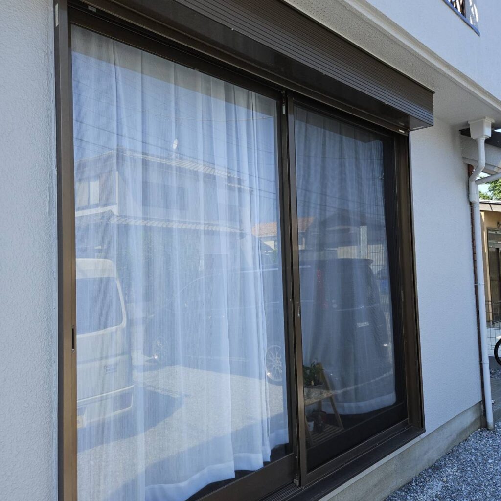 YKK製窓手動シャッターのバネ・スラット交換の修理事例