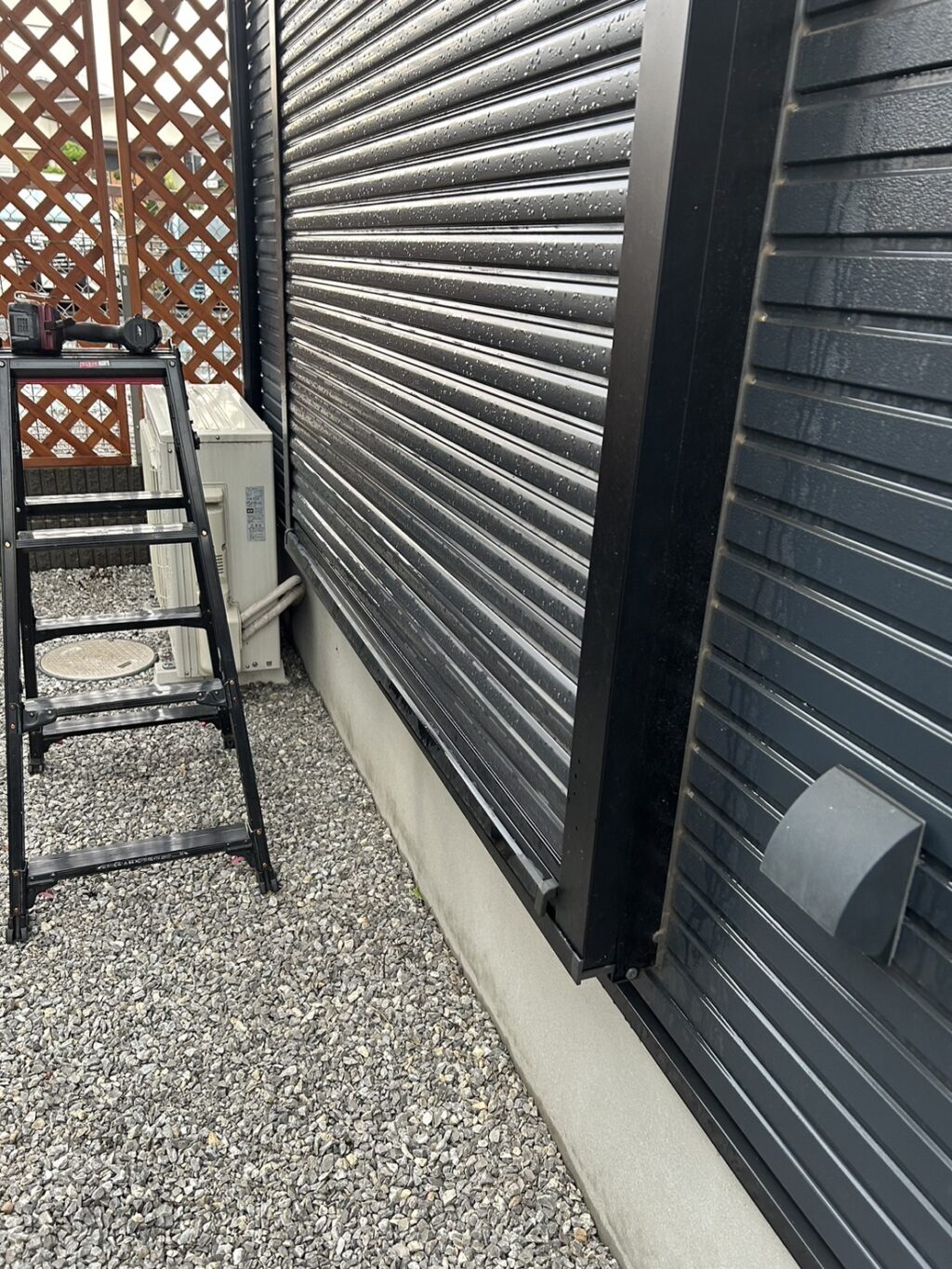 三協立山製窓手動シャッターの巾木錠交換の修理事例