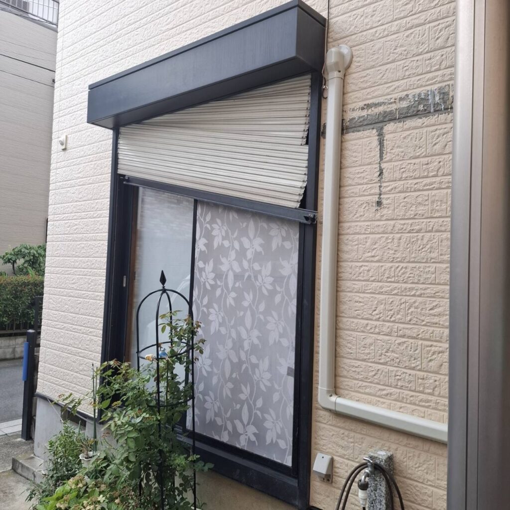手動窓シャッターのスラット調整修理の修理事例