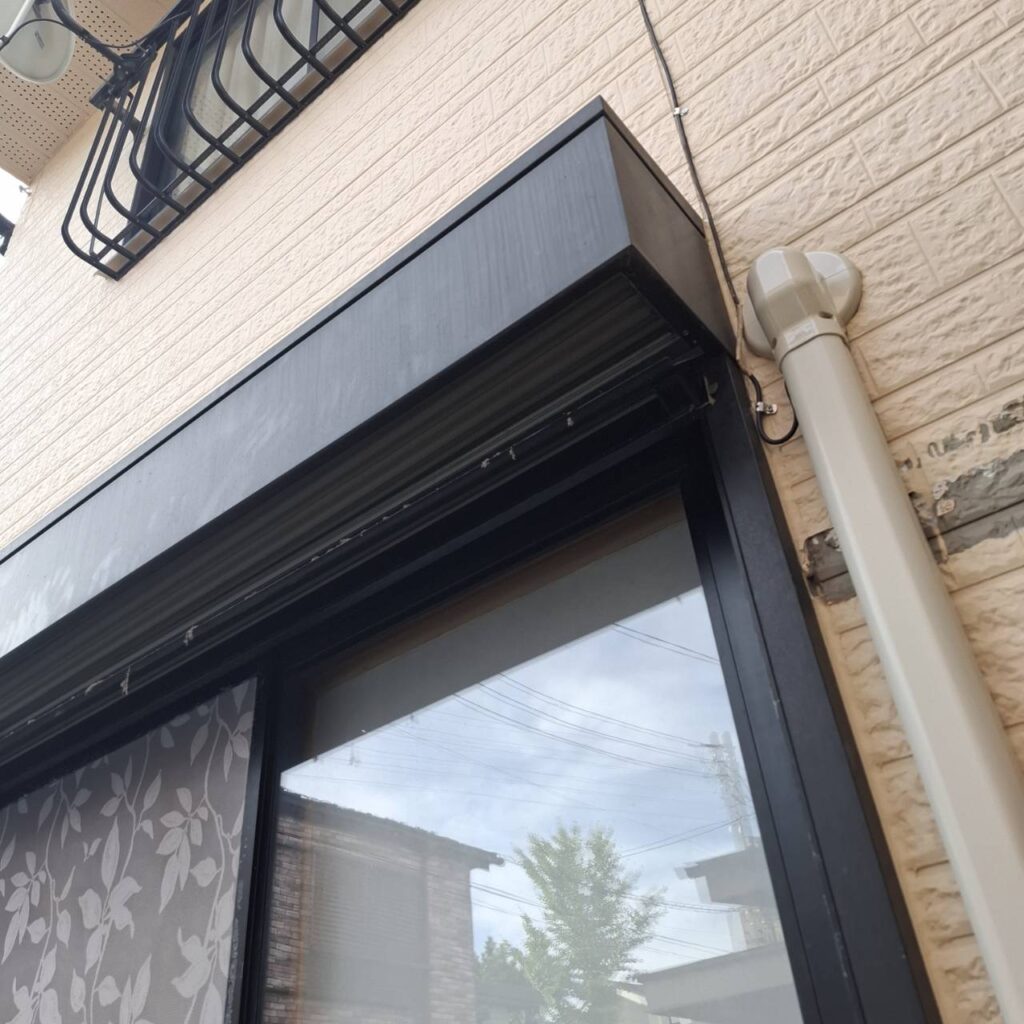 トステム製 窓電動シャッターの開閉機交換の修理事例