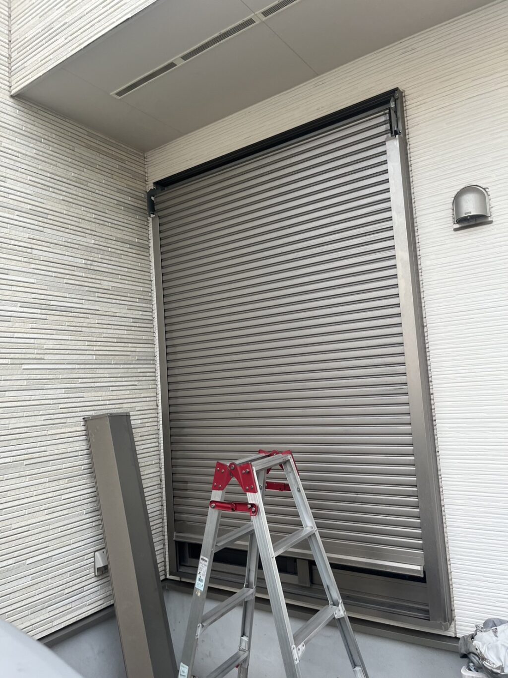 三和シャッター製窓電動シャッターの調整作業の修理事例