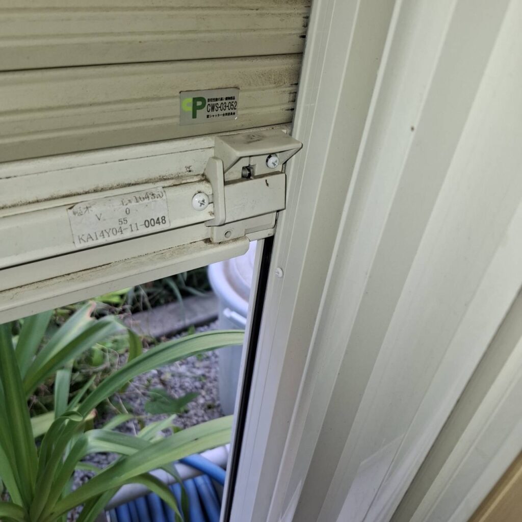 ソムフィ製電動窓シャッターのスラット・開閉器交換の修理事例