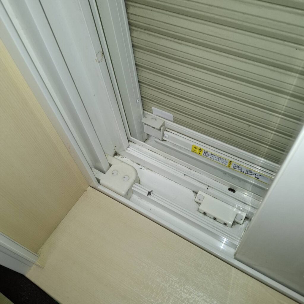 文化製窓手動シャッターのスプリング交換の修理事例