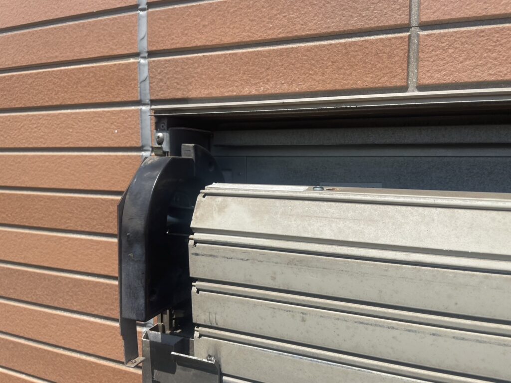 三協アルミ製手動窓シャッターの鍵修理の修理事例