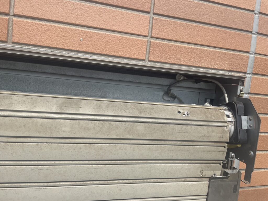 YKK製手動窓シャッターの錠不具合を修理の修理事例