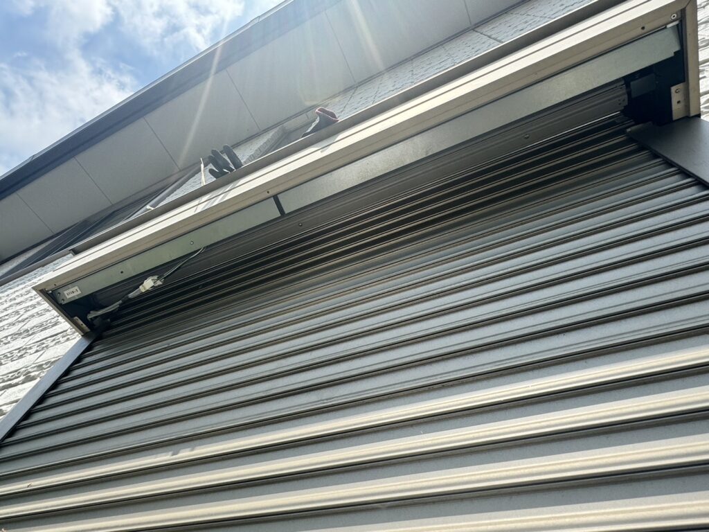 YKK製窓電動シャッターのモーター交換とリモコン追加の修理事例