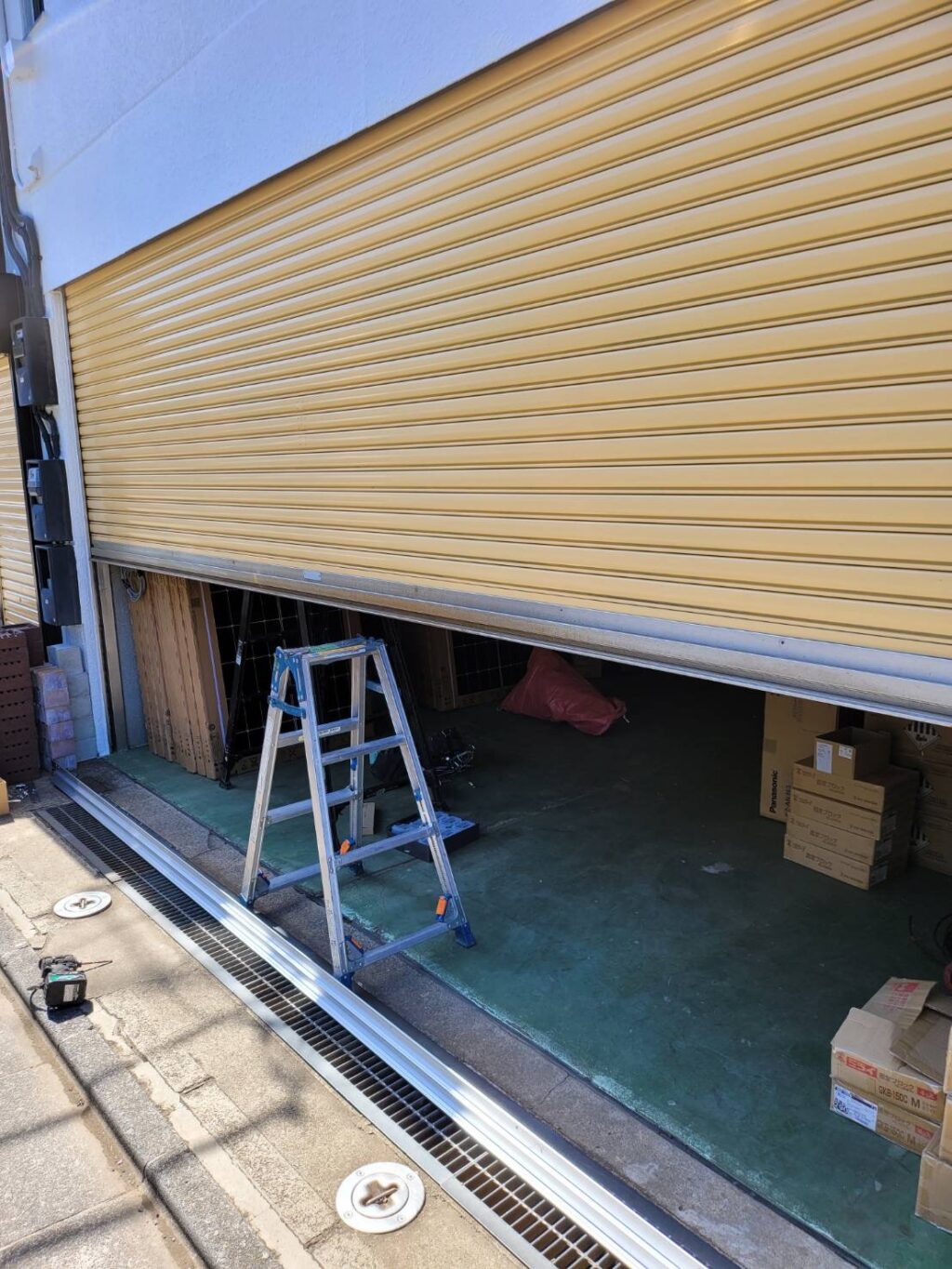 三協アルミ製倉庫手動シャッターの鍵調整修理の修理事例