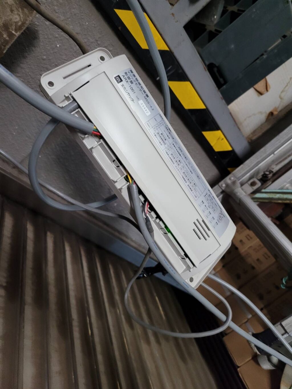 ハーモニー製電動倉庫シャッターの開閉機・制御盤交換の修理事例