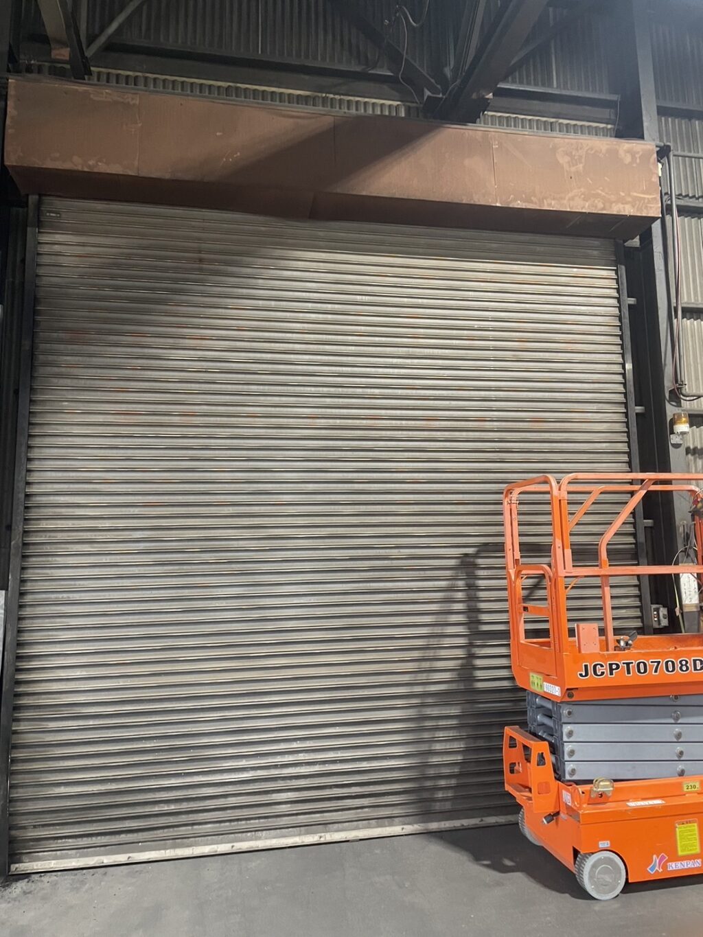 文化シャッター製倉庫シャッター／スラット・座板・中柱交換の修理事例