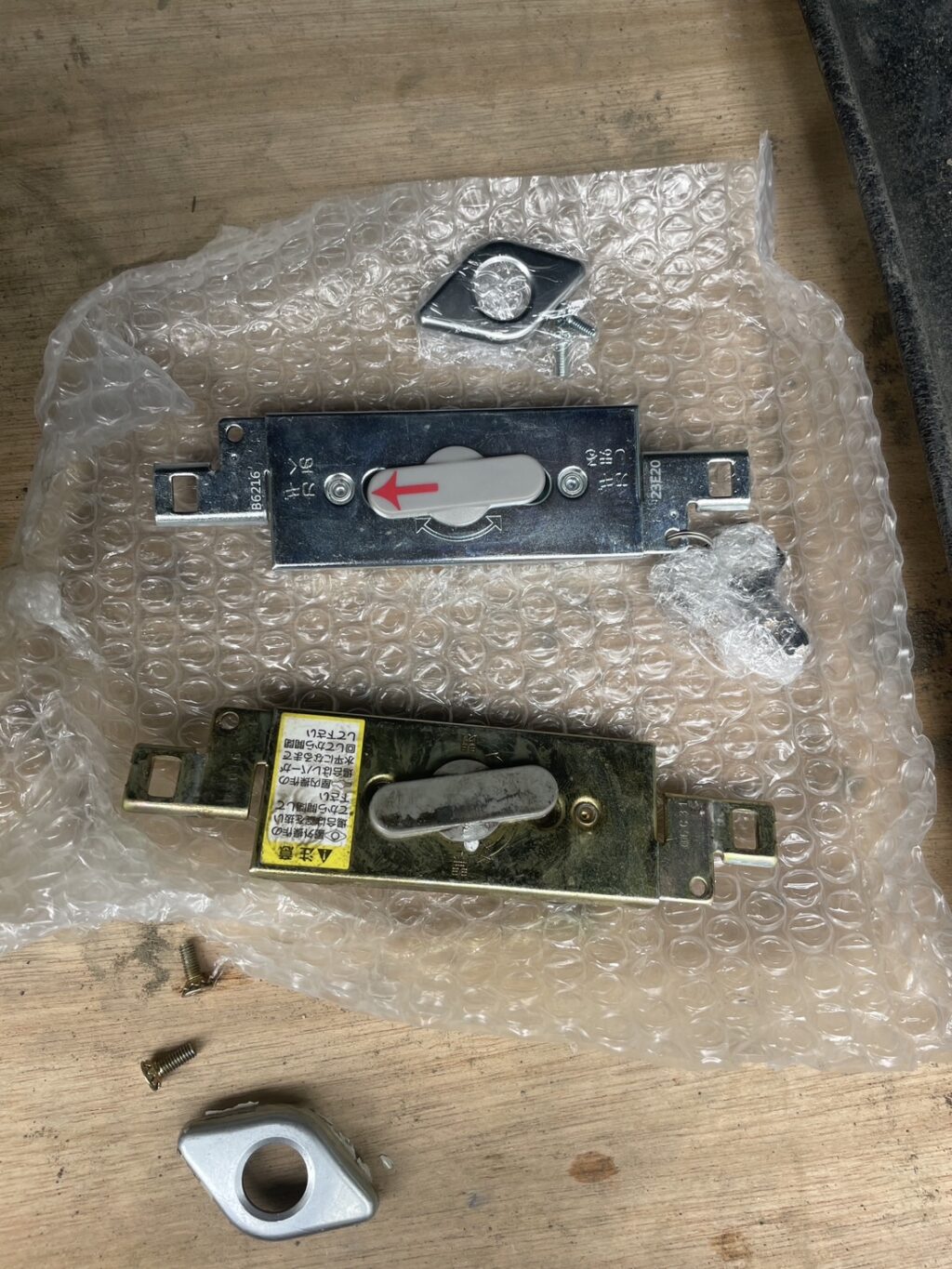 三和製店舗用手動シャッター／鍵シリンダー交換工事の修理事例