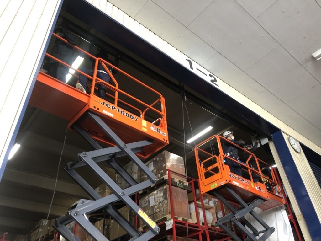 文化製と思われる窓シャッターの開閉機交換と注油の修理事例