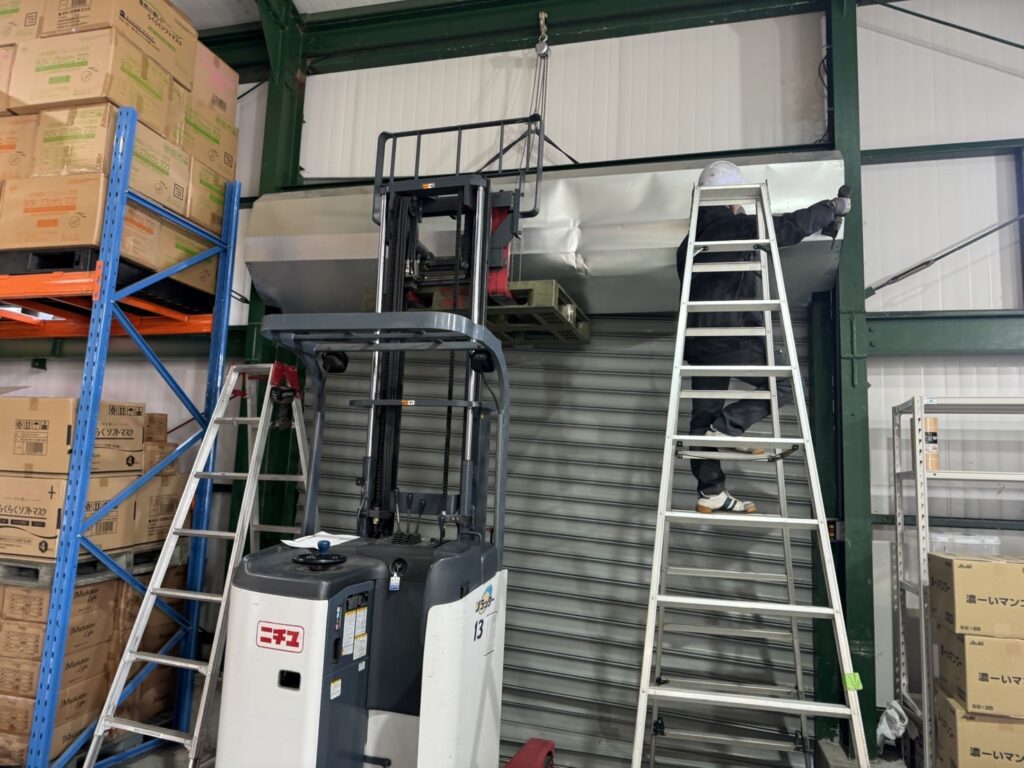 倉庫シャッターのスラット・座板交換と補修の修理事例