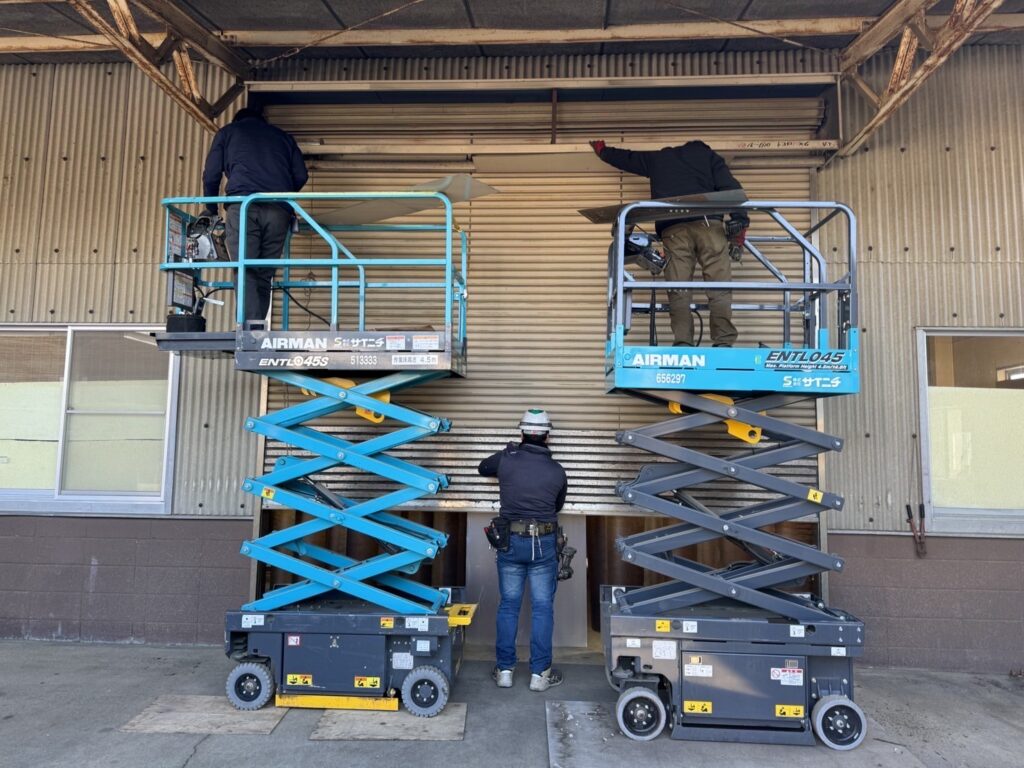 東洋製手動倉庫シャッターの総合メンテナンスの修理事例